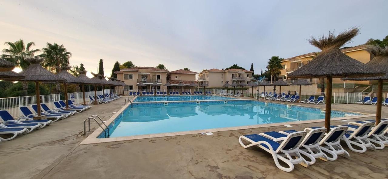 Apartment Odalys Les Oceanides: Beachfront With Pool And Private Parking La Londe-les-Maures