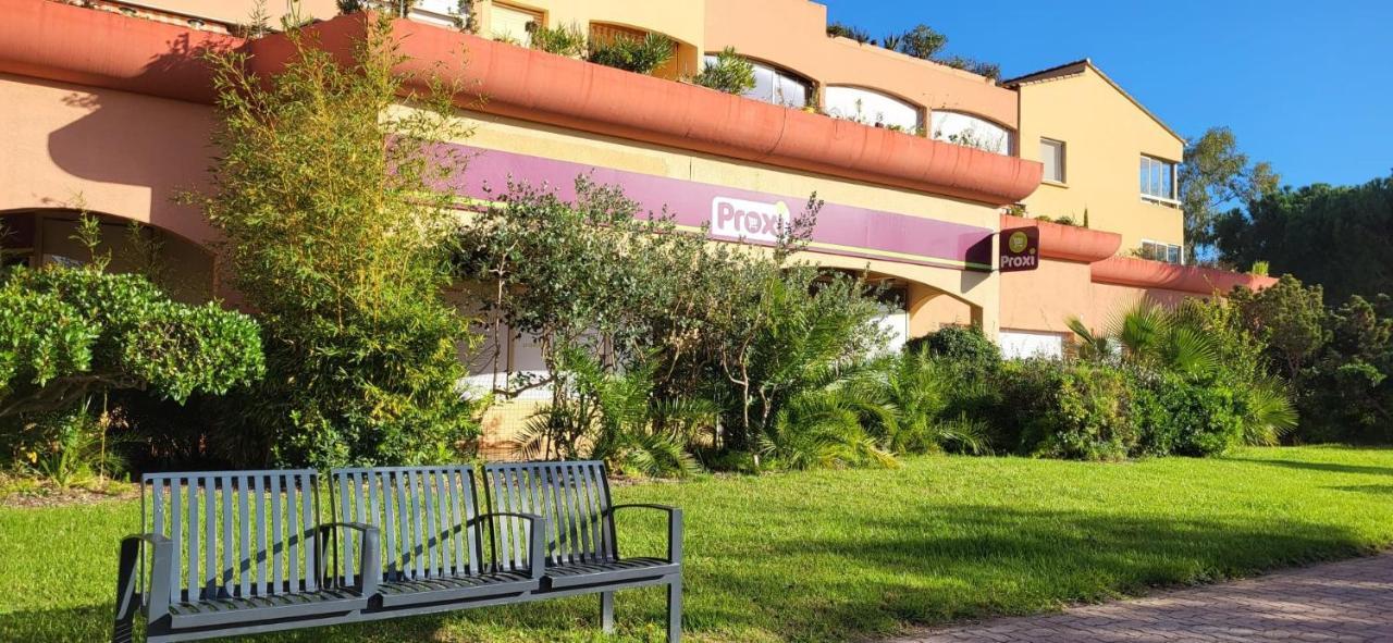 Odalys Les Oceanides: Beachfront With Pool And Private Parking * La Londe-les-Maures